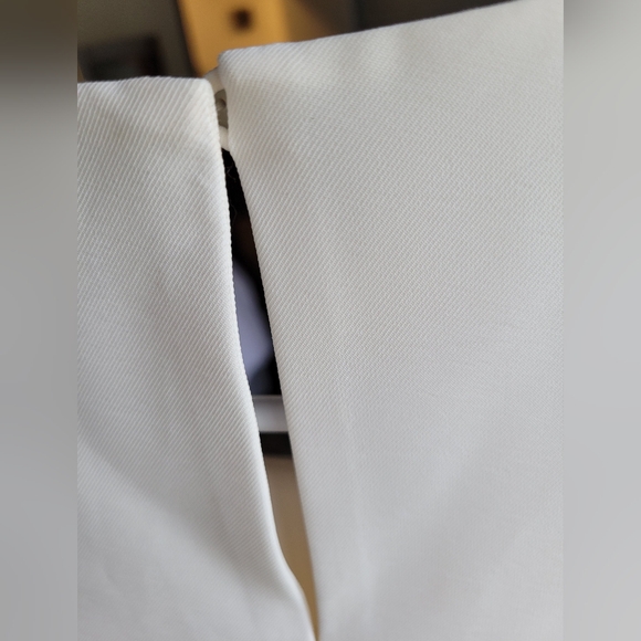 Uniqlo sleeveless crepe top - Picture 6 of 6